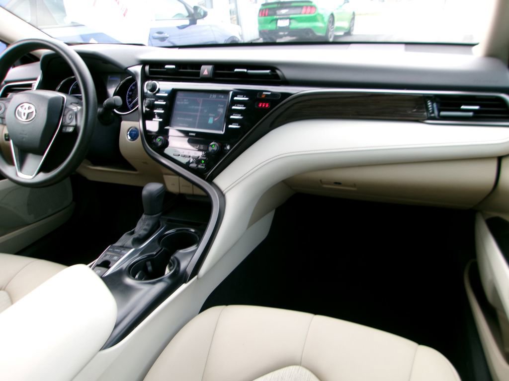 Used 2020 Toyota Camry LE image 18