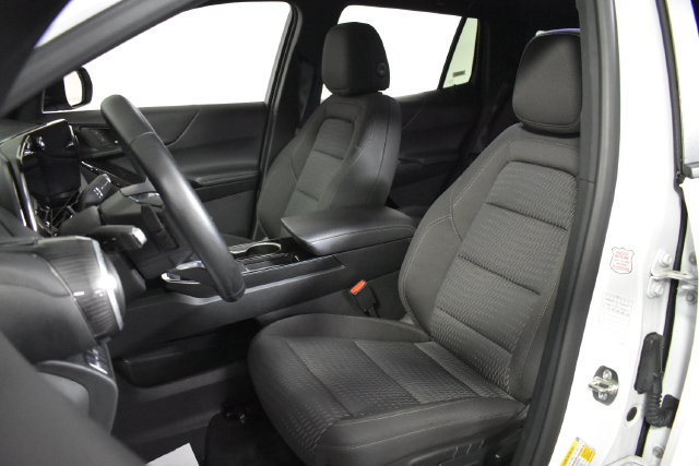 Used 2026 Chevrolet Equinox LT AWD/4WD image 9