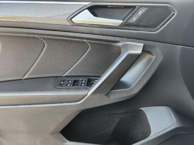 Used 2023 Volkswagen Tiguan SE R-Line FWD image 25