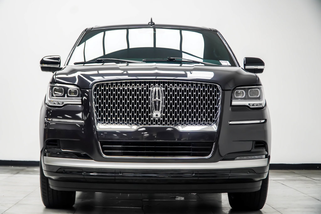 Used 2024 Lincoln Navigator Premiere AWD/4WD image 11