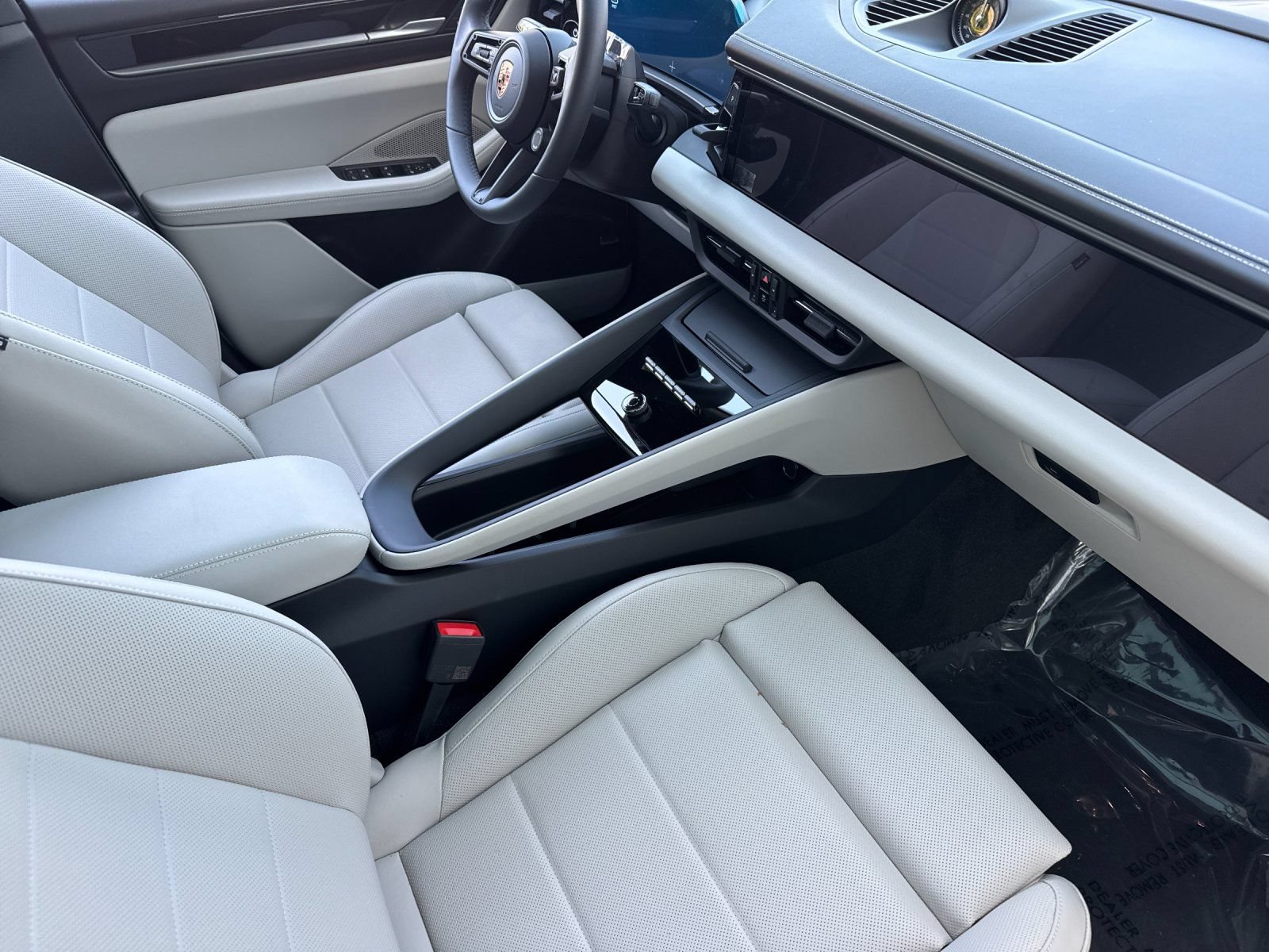 New 2026 Porsche Macan 4 Electric AWD/4WD image 16
