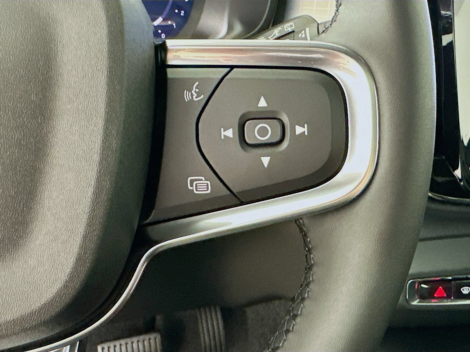 New 2026 Volvo XC40 B5 Ultra w/ Protection Package Premier AWD/4WD image 19
