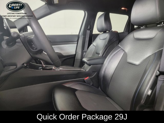 Used 2023 Jeep Compass Latitude w/ Convenience Group AWD/4WD image 13