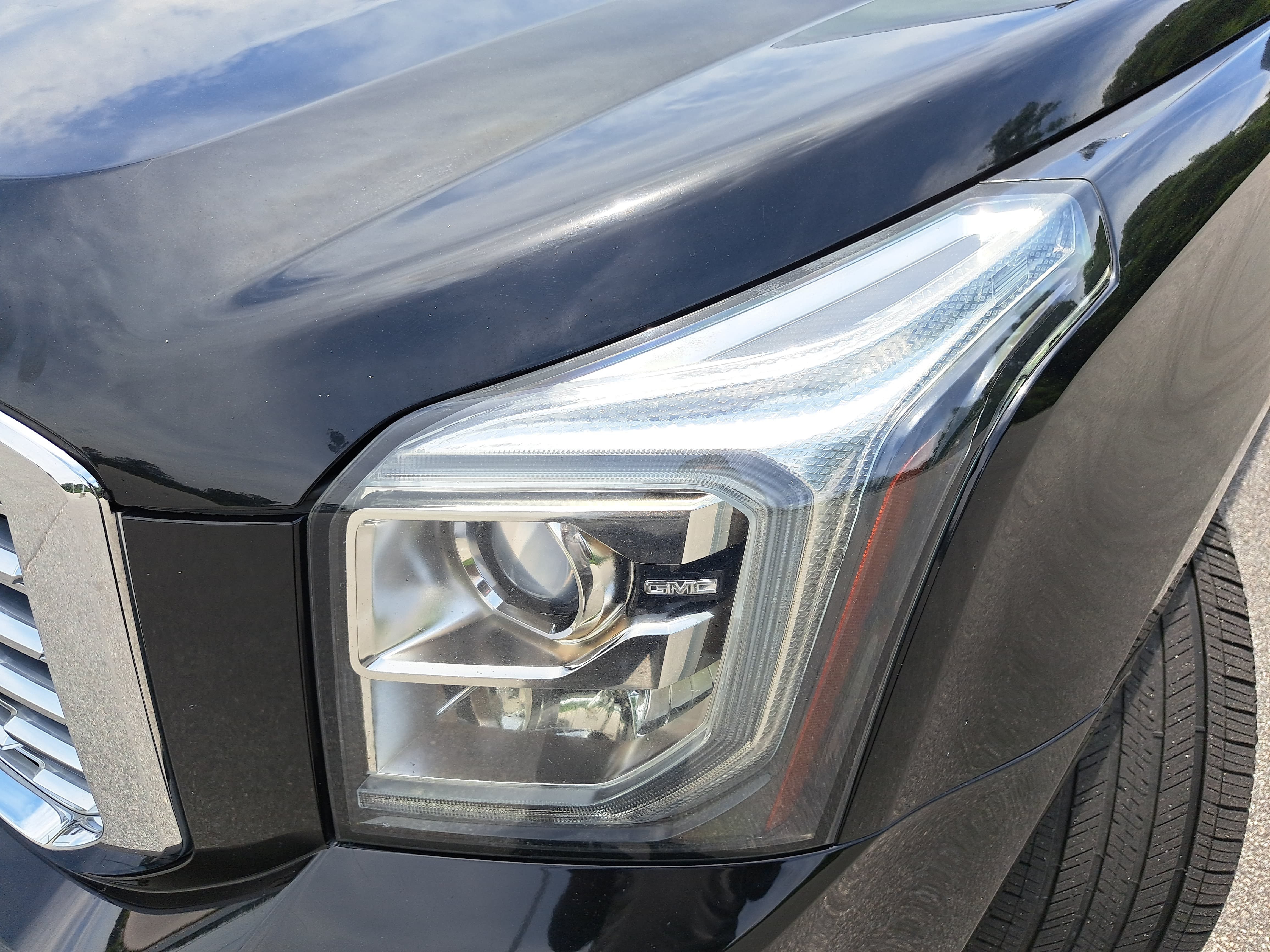 Used 2018 GMC Yukon Denali w/ Open Road Package AWD/4WD image 29