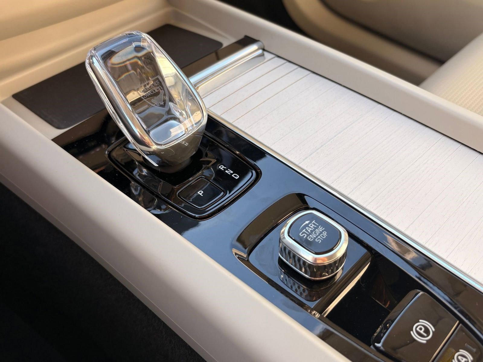 New 2026 Volvo XC60 B5 Ultra w/ Climate Package image 31