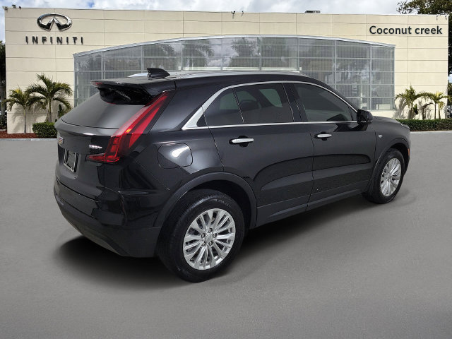 Used 2024 Cadillac XT4 Luxury w/ Cold Weather Package FWD image 4
