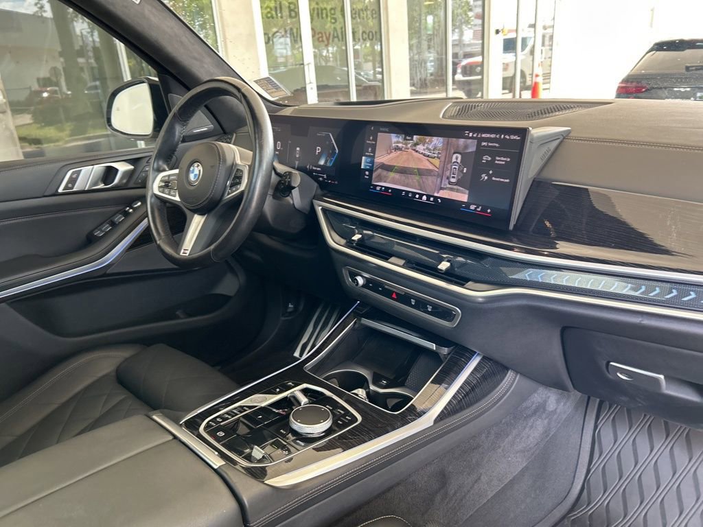 Used 2024 BMW X7 xDrive40i w/ M Sport Package image 25