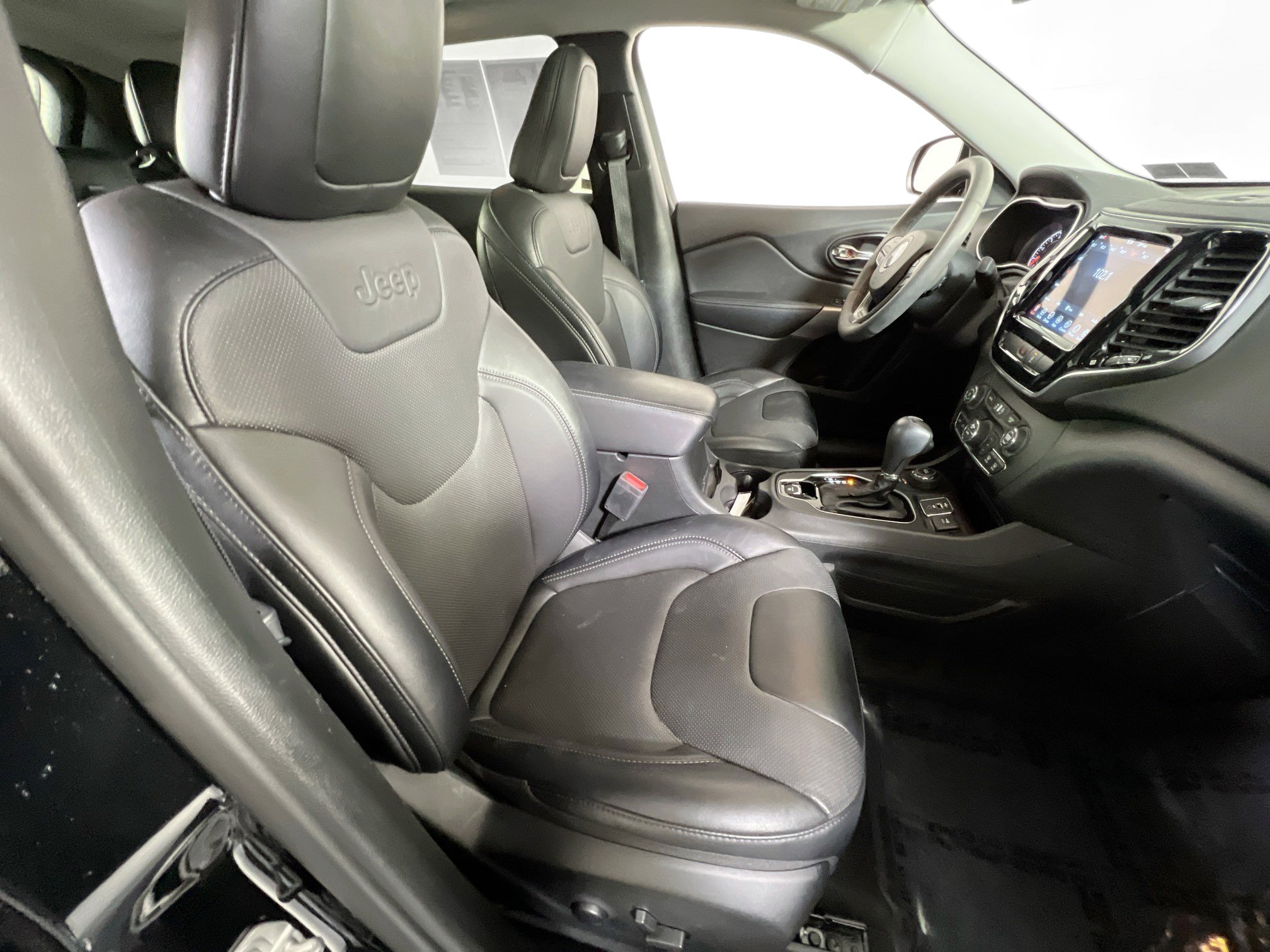 Used 2022 Jeep Cherokee Limited image 27