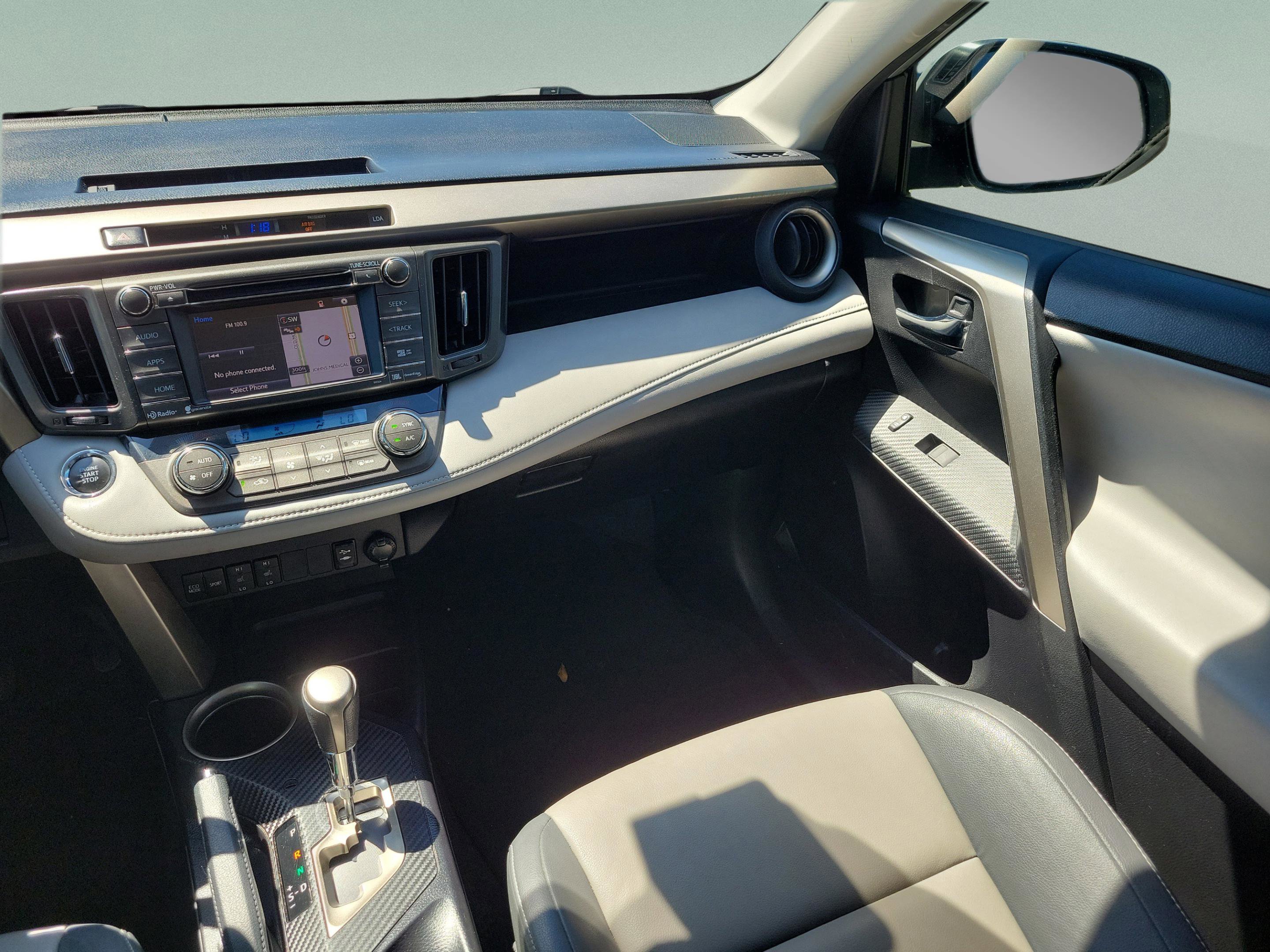 Used 2015 Toyota RAV4 Limited w/ Technology Package image 17