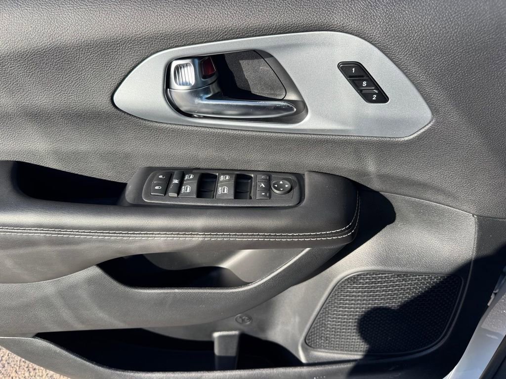 New 2026 Chrysler Pacifica Limited w/ Trailer Tow Group AWD/4WD image 20