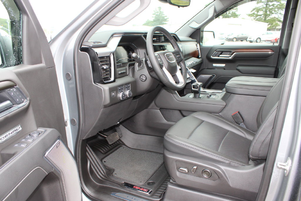 Used 2025 GMC Sierra 1500 Denali w/ Denali Reserve Package AWD/4WD image 12