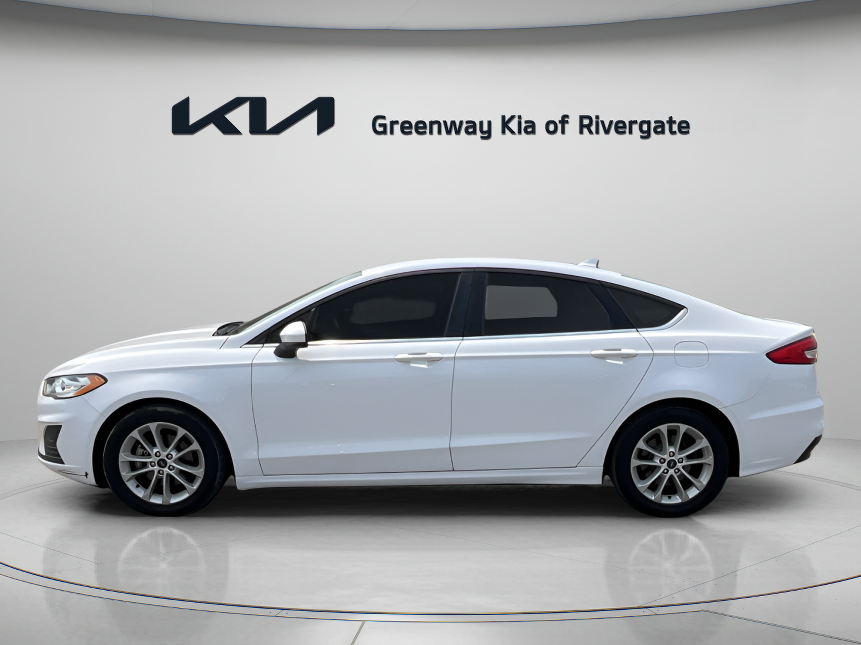 Used 2019 Ford Fusion SE FWD image 4