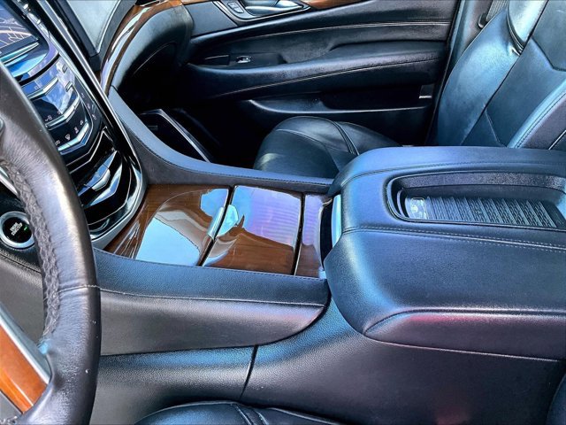 Used 2020 Cadillac Escalade Premium Luxury image 15