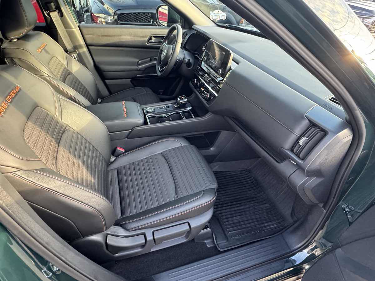 Used 2025 Nissan Pathfinder Rock Creek image 18