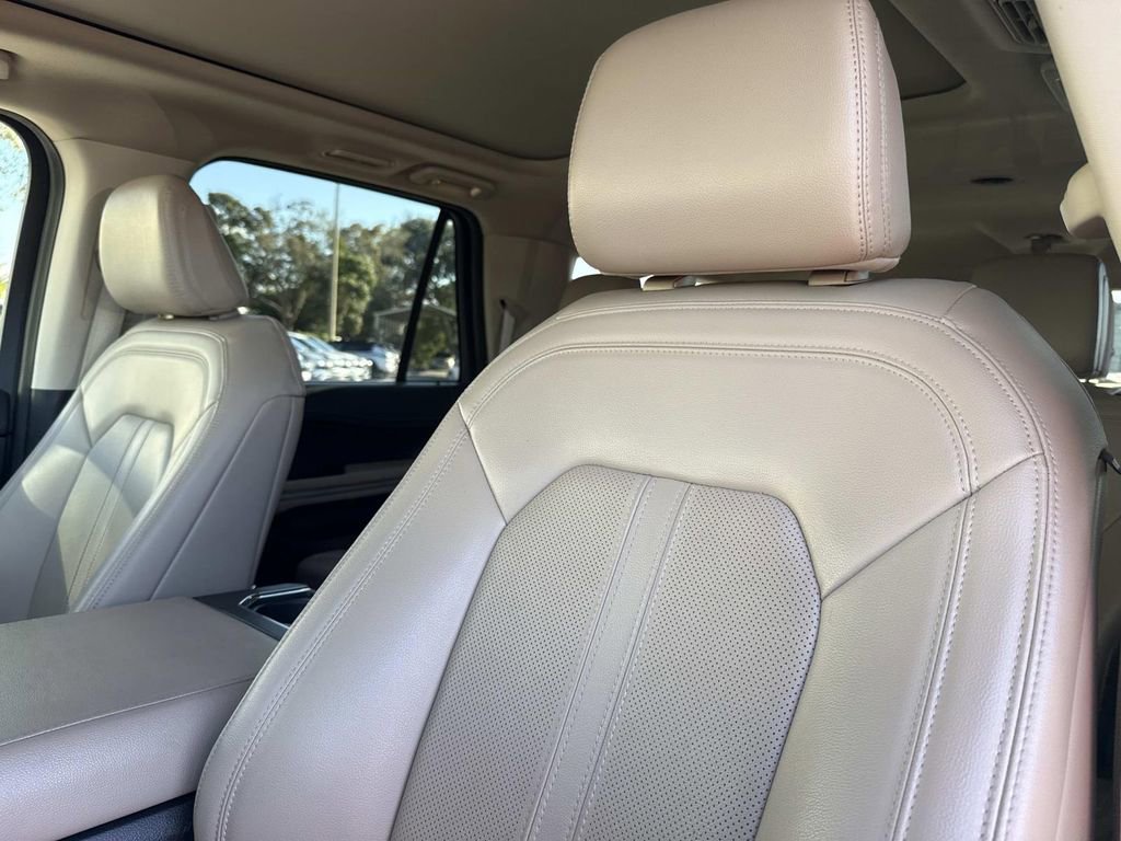Used 2024 Ford Expedition Max Limited image 25