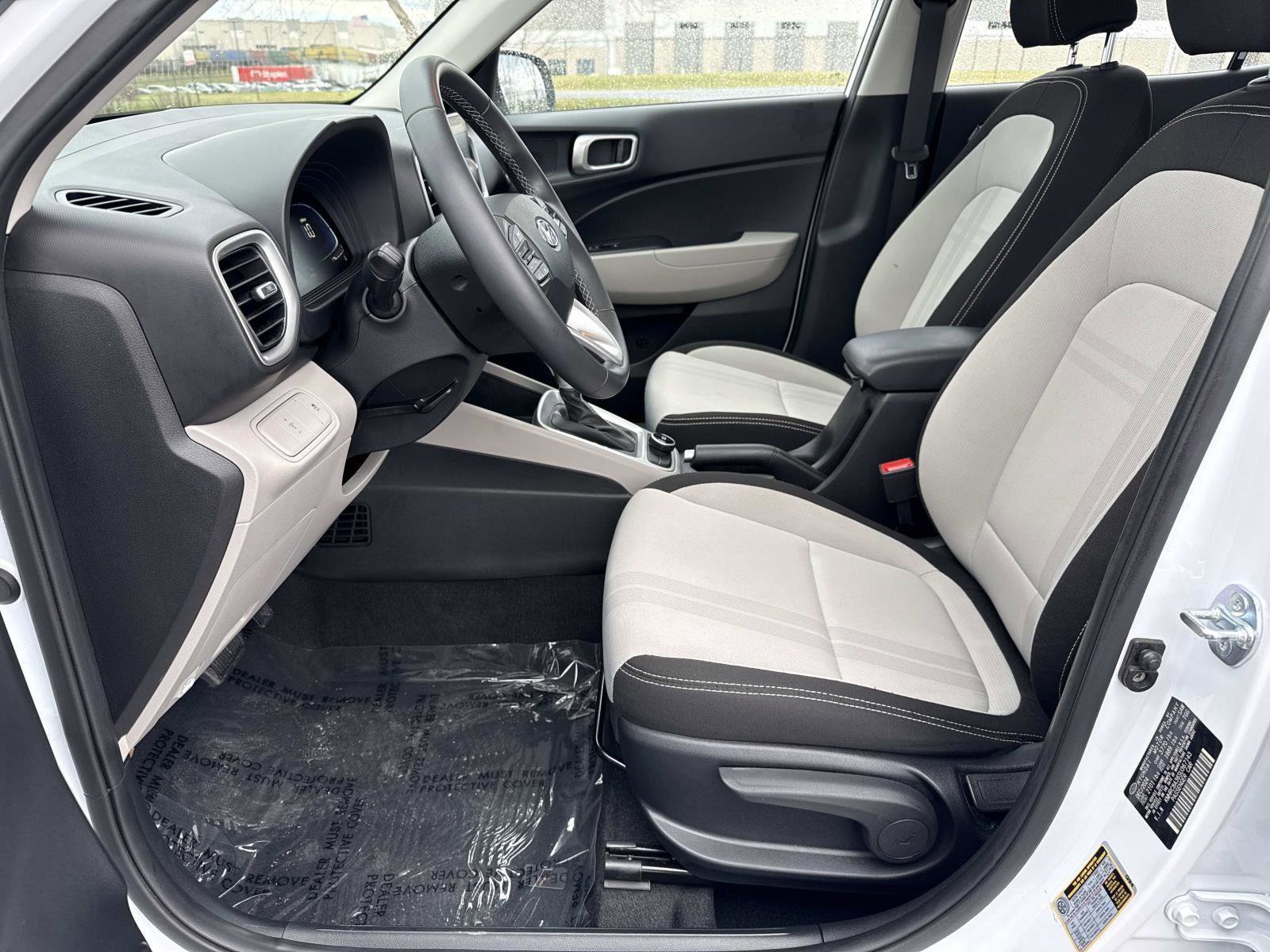Used 2025 Hyundai Venue SEL image 23