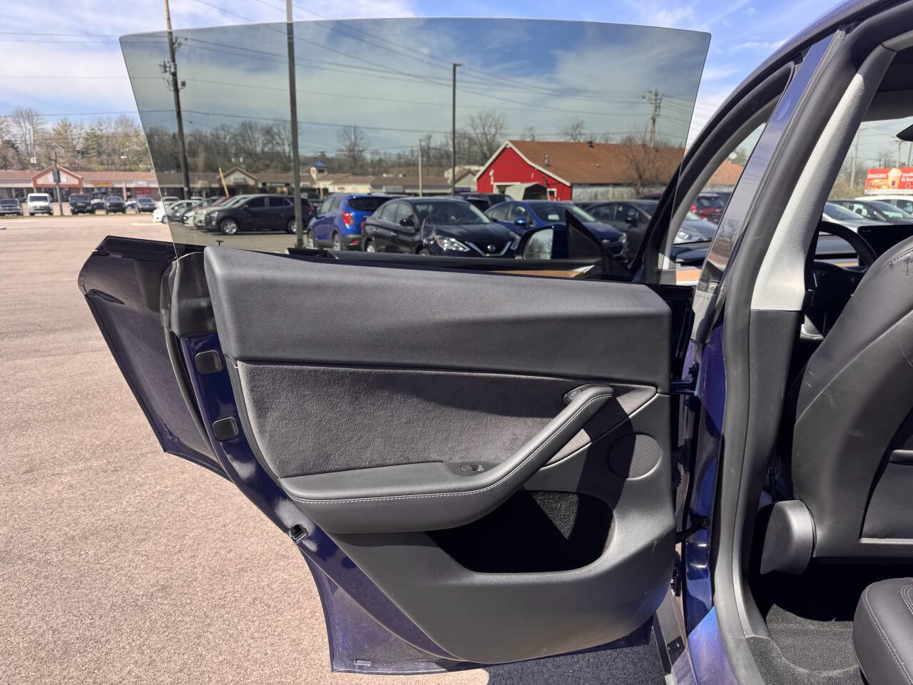 Used 2024 Tesla Model Y Long Range 4dr Crossover image 18