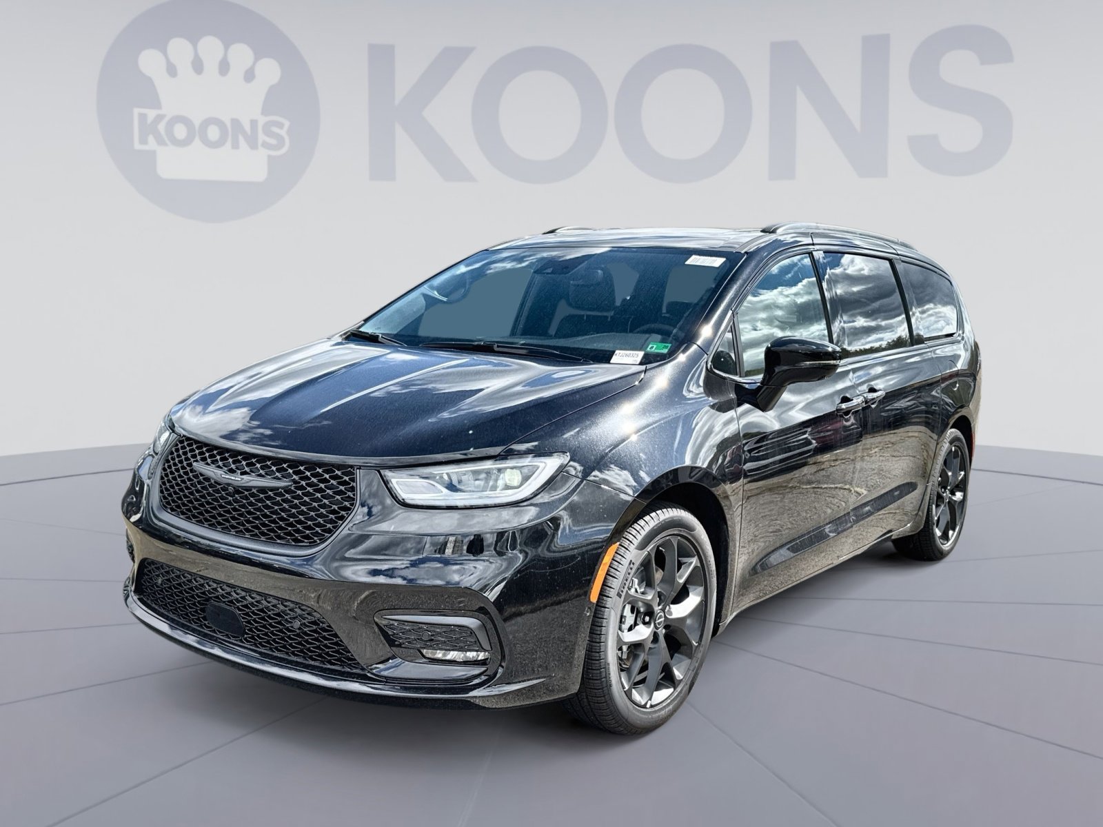 New 2026 Chrysler Pacifica Limited w/ S Appearance Package image 1