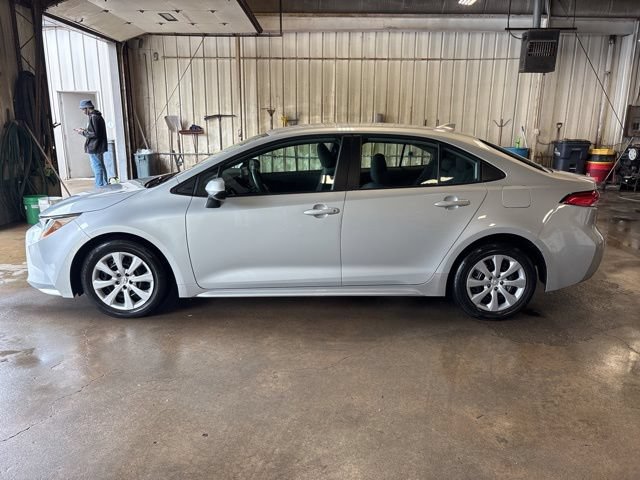 Used 2024 Toyota Corolla LE FWD image 4