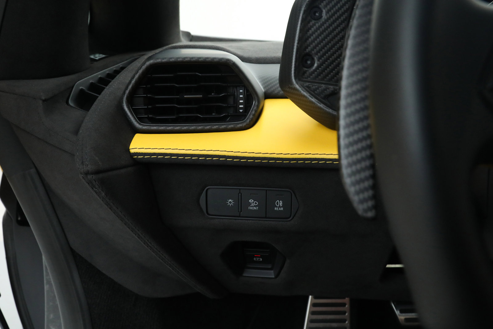 Used 2024 Lamborghini Revuelto image 30