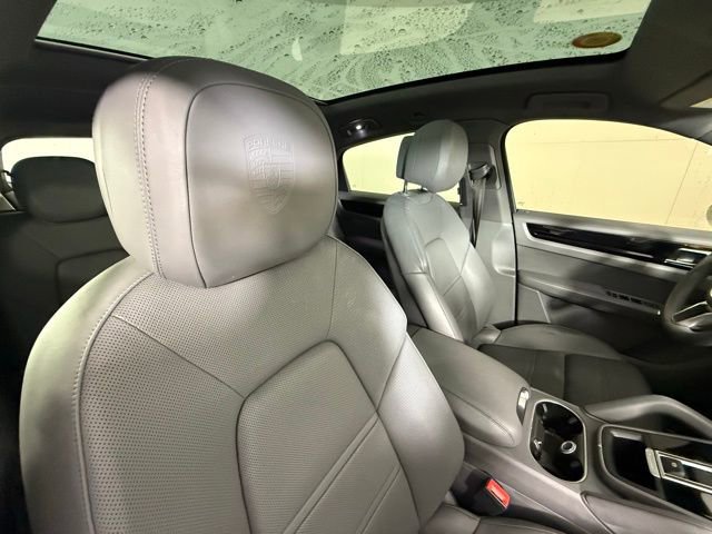 Used 2023 Porsche Cayenne Platinum Edition image 34