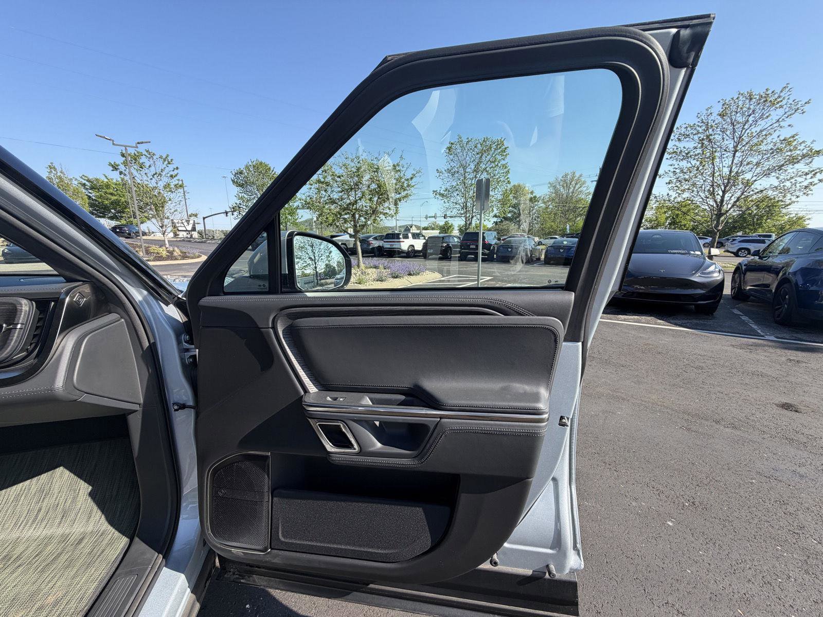 Used 2023 Rivian R1T Adventure AWD/4WD image 9
