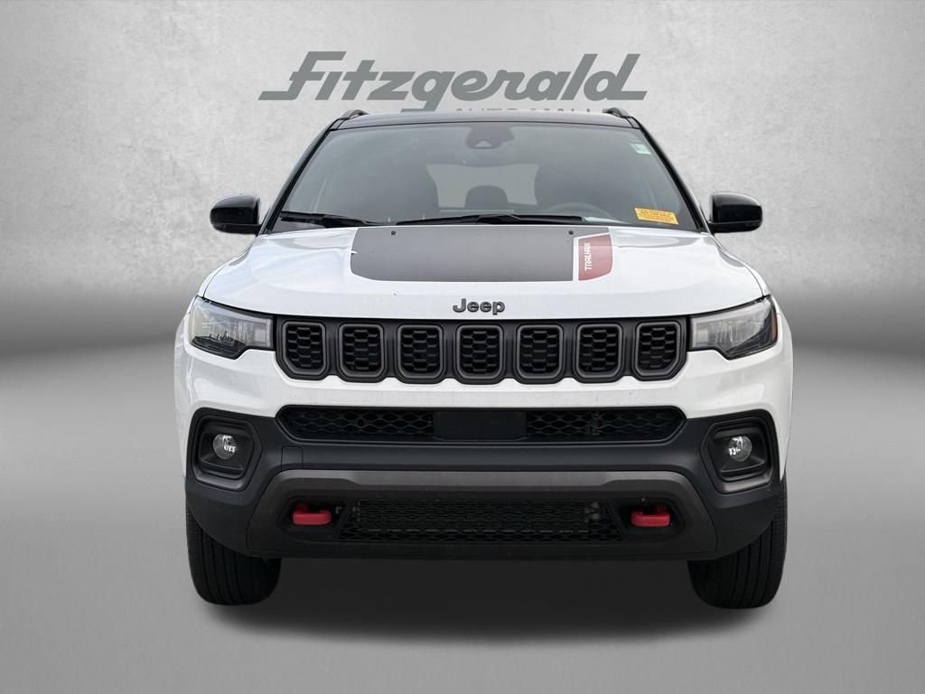 Used 2024 Jeep Compass Trailhawk AWD/4WD image 2