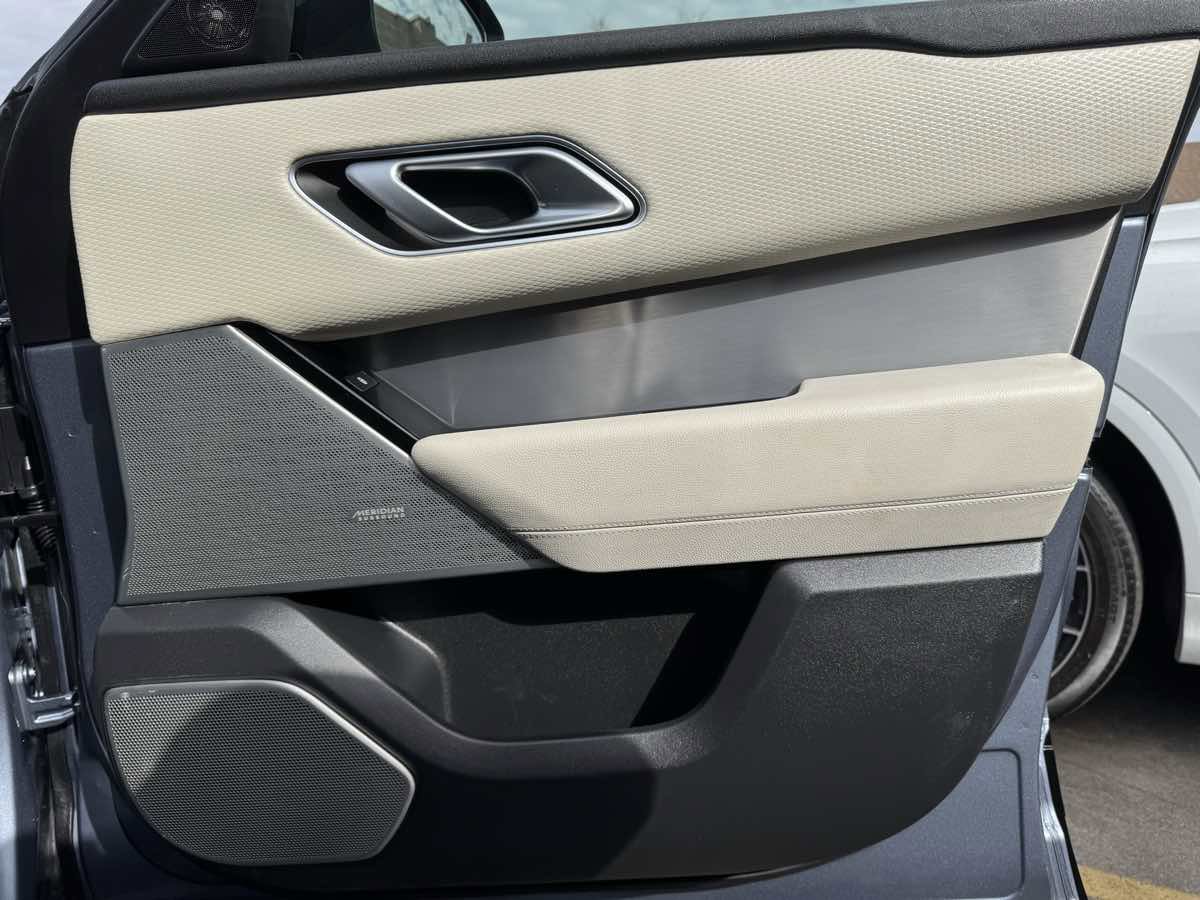 Used 2020 Land Rover Range Rover Velar R-Dynamic S image 31