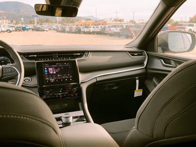 New 2025 Jeep Grand Cherokee L Laredo w/ Luxury Tech Group I image 21