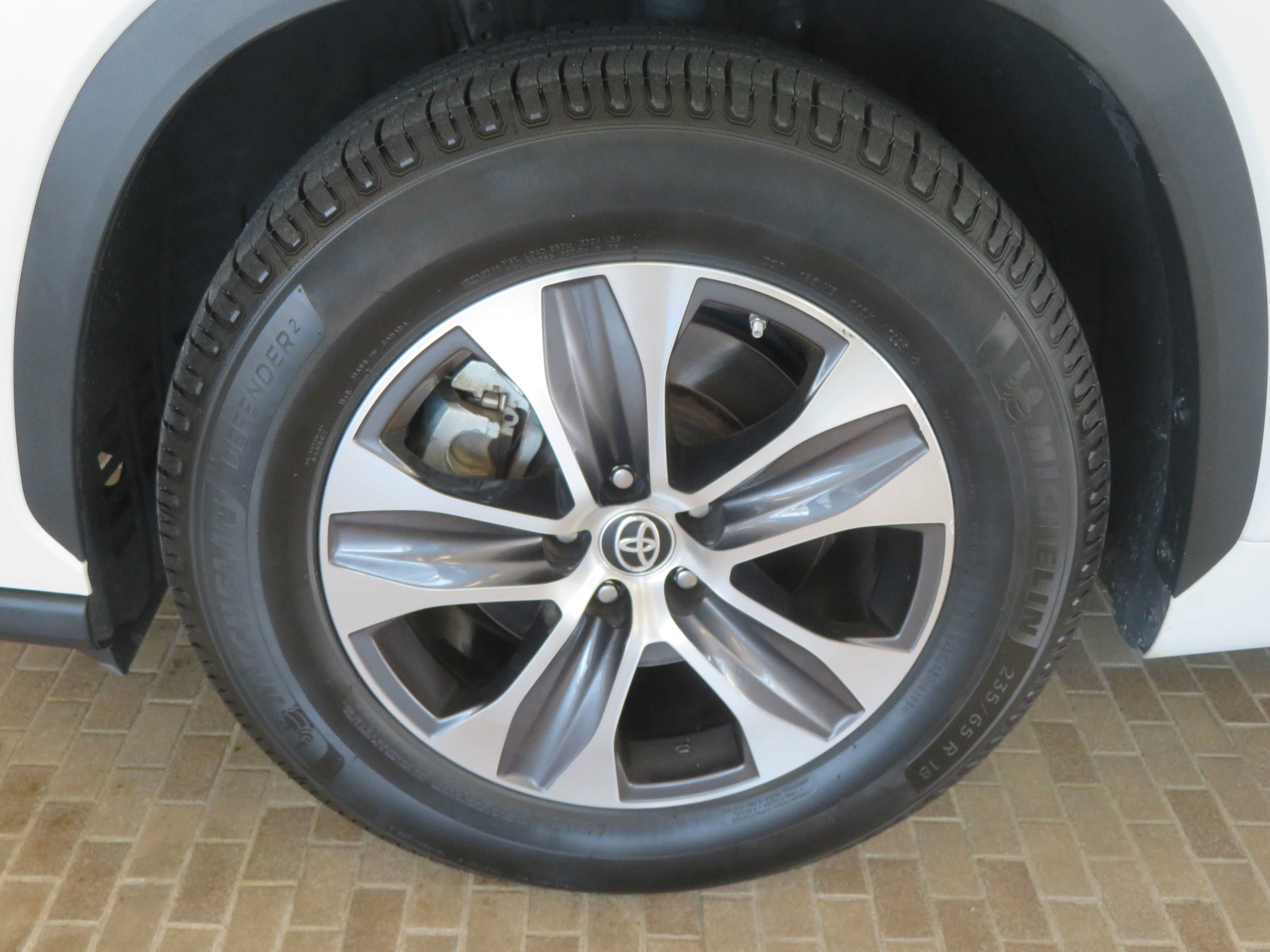 Used 2023 Toyota Highlander XLE FWD image 7