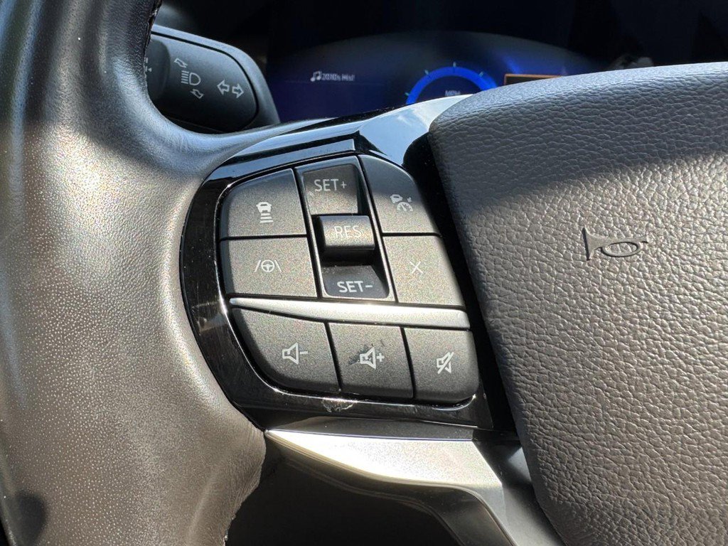 Used 2022 Ford Explorer Platinum w/ Equipment Group 601A image 18