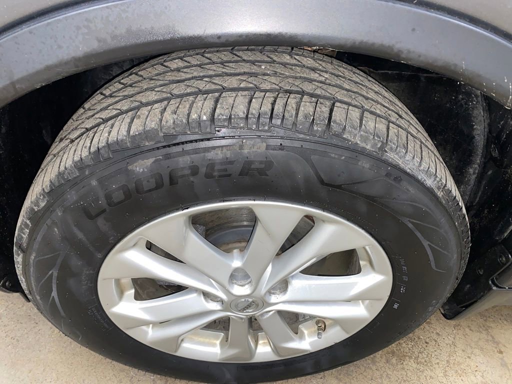 Used 2014 Nissan Rogue SV AWD/4WD image 24