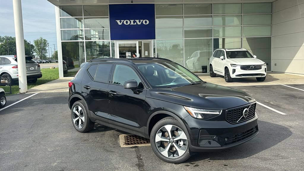New 2026 Volvo XC40 B5 Core w/ Climate Package AWD/4WD image 2
