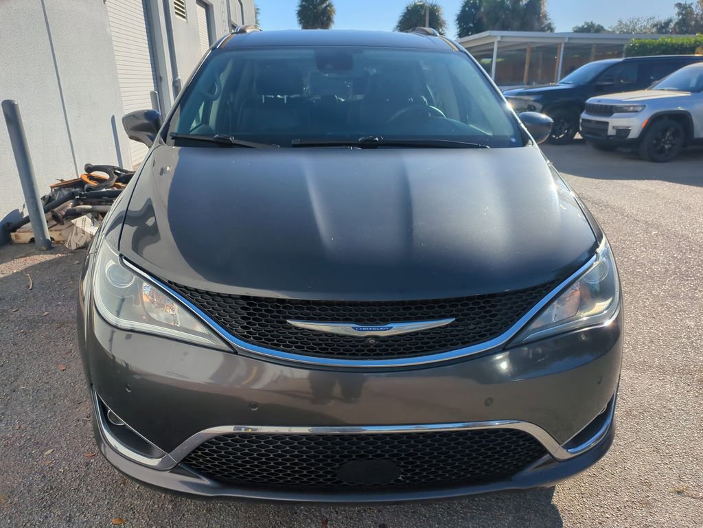 Used 2020 Chrysler Pacifica Touring-L Plus w/ Tire & Wheel Group image 4