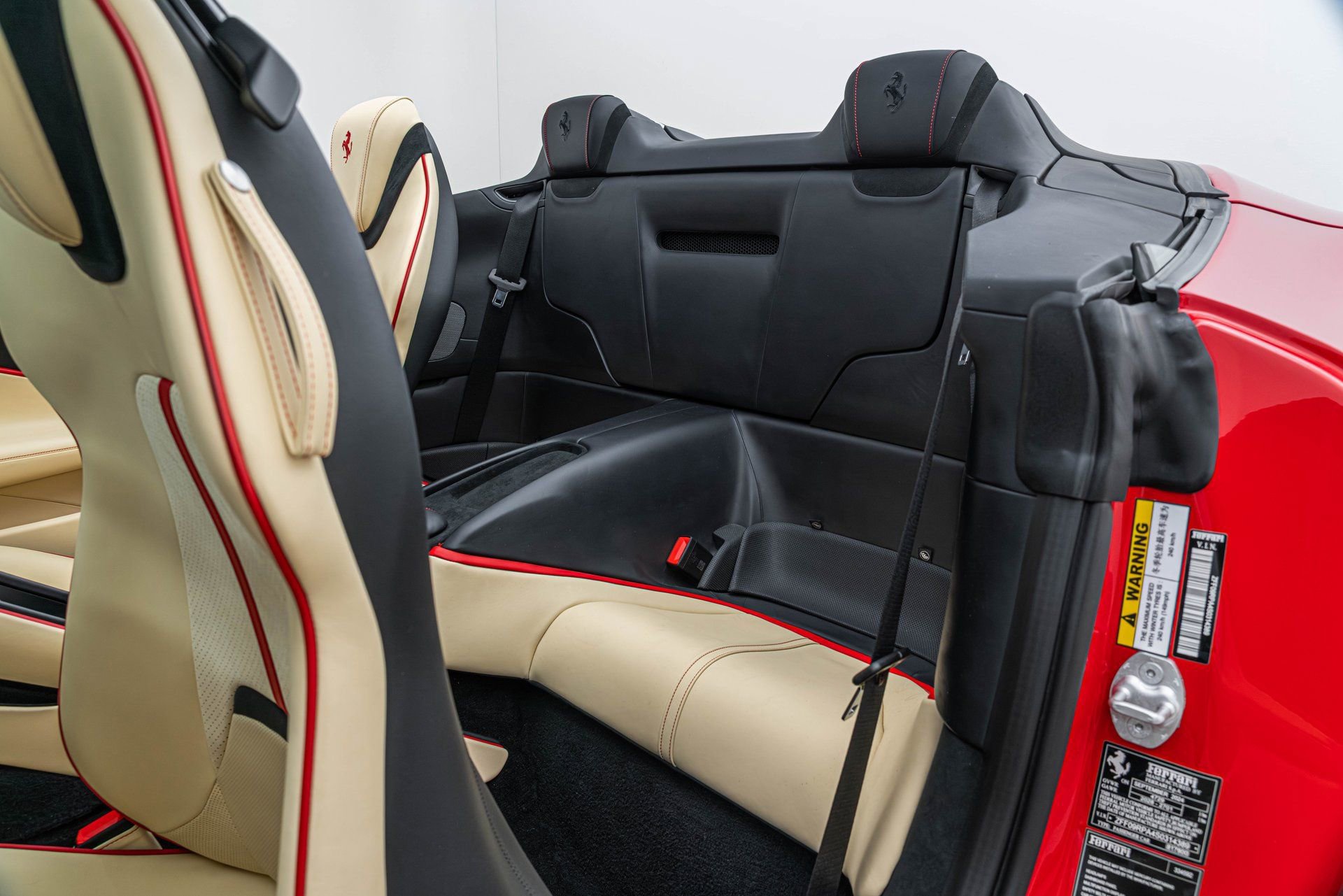 Certified 2025 Ferrari Roma Spider RWD image 61