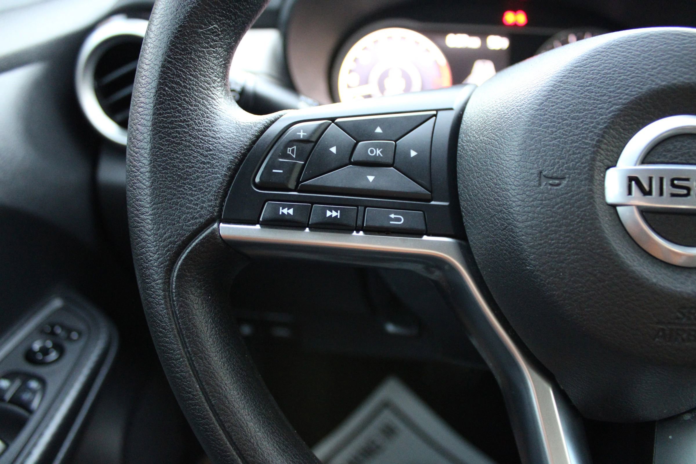 Used 2022 Nissan Versa SV image 8