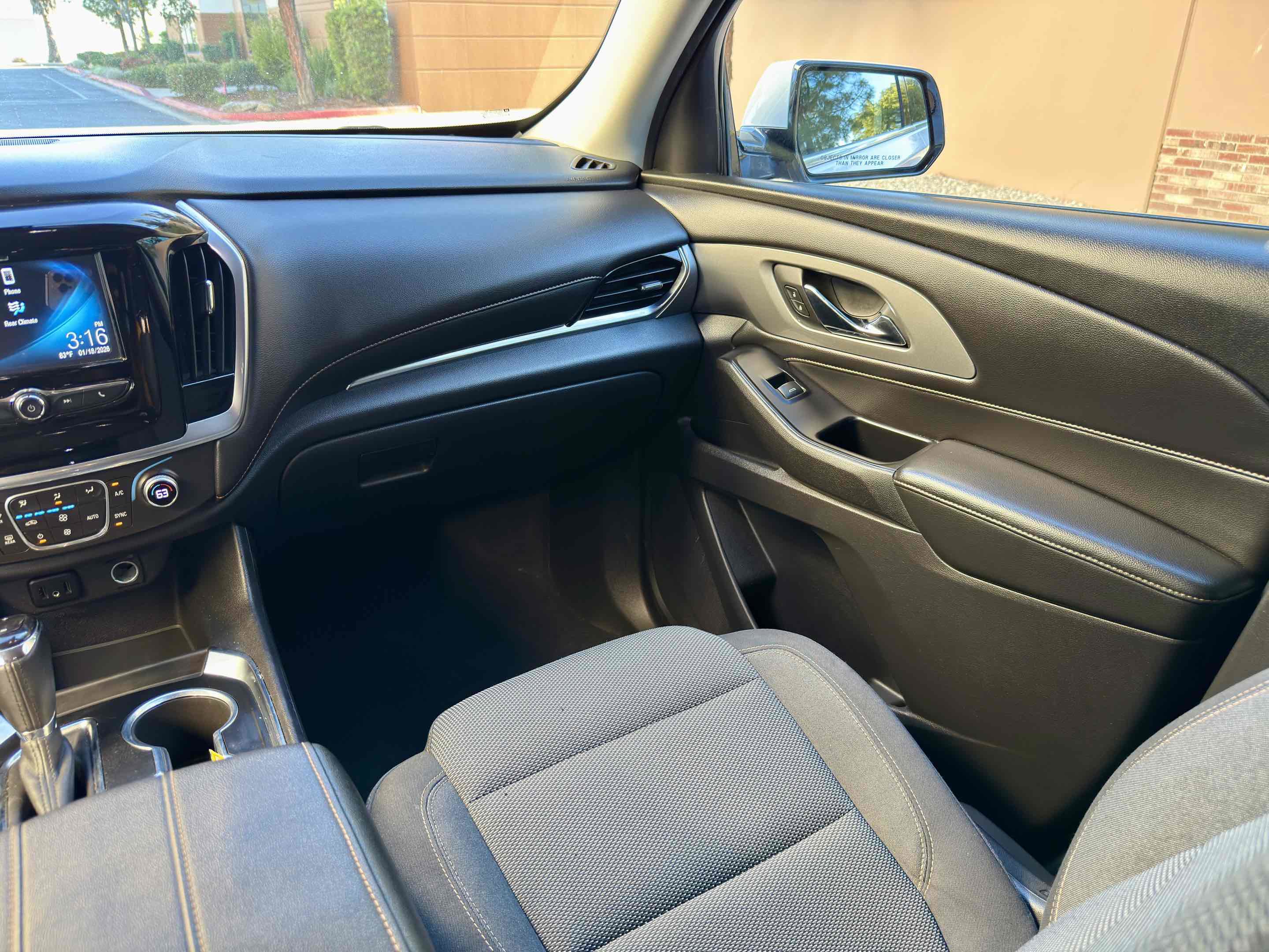 Used 2018 Chevrolet Traverse LT w/ LPO, Black Accent Package image 25