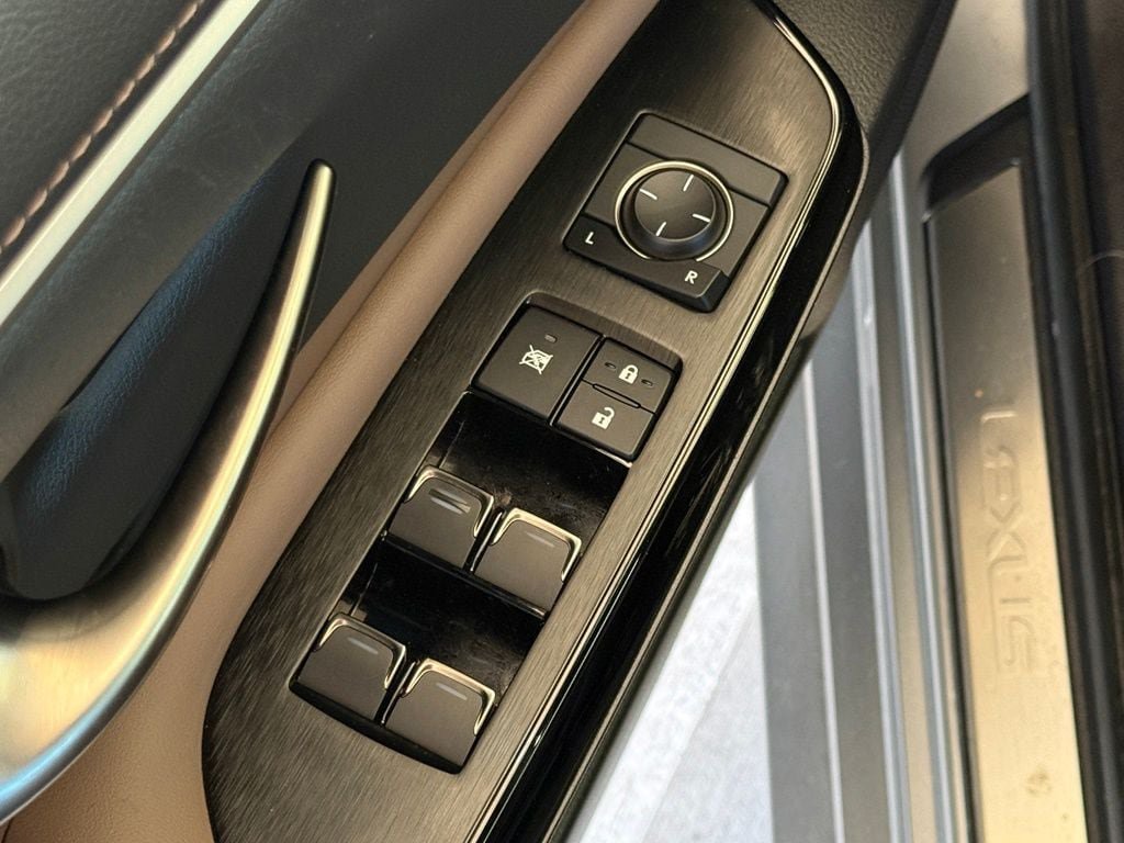 Certified 2025 Lexus ES 350 w/ Accessory Package (Z2) FWD image 27