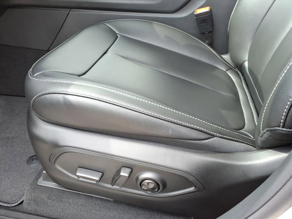 New 2025 Jeep Grand Cherokee L Limited w/ Black Appearance Package image 11