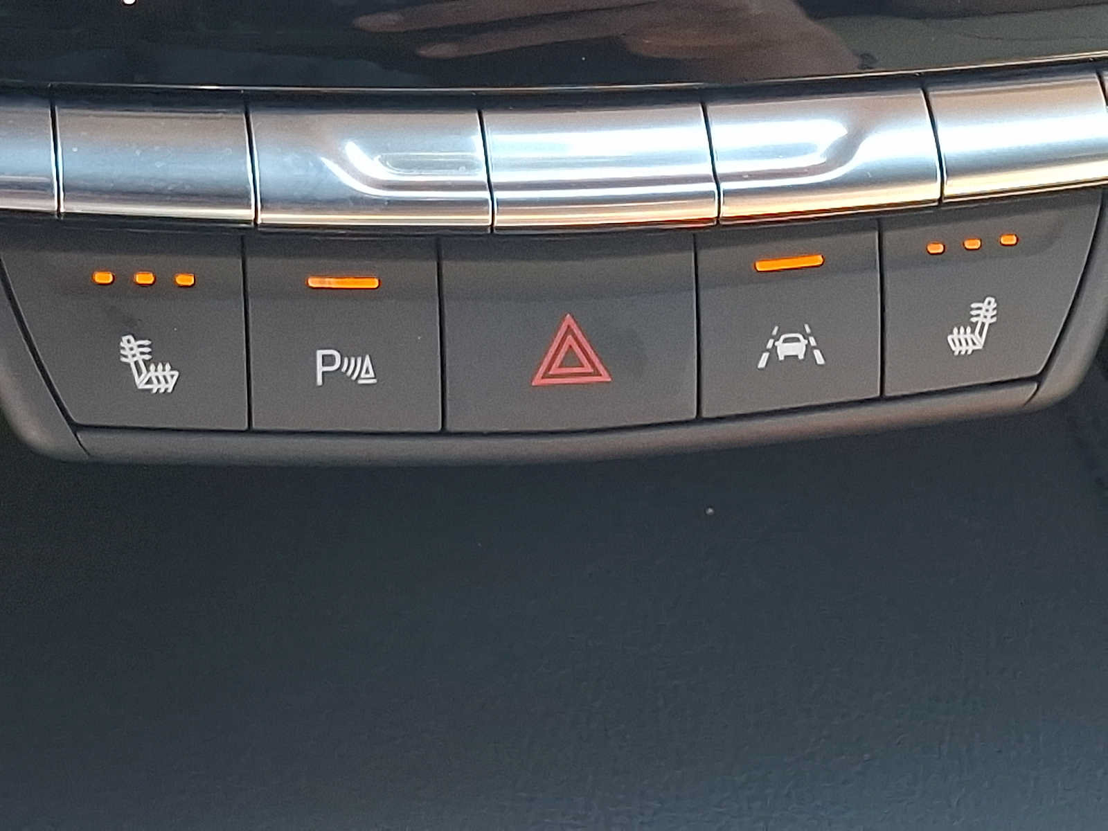 Certified 2024 Cadillac XT4 Luxury w/ Cold Weather Package AWD/4WD image 24