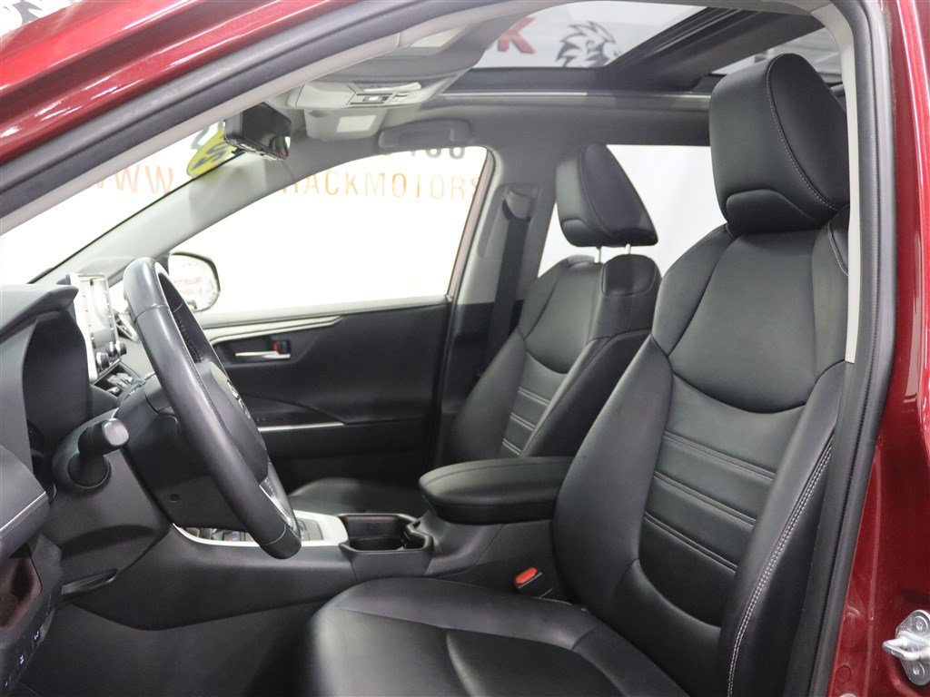 Used 2019 Toyota RAV4 Limited AWD/4WD image 13