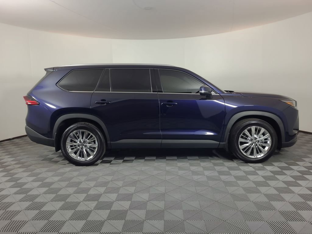 Used 2025 Toyota Grand Highlander AWD image 2