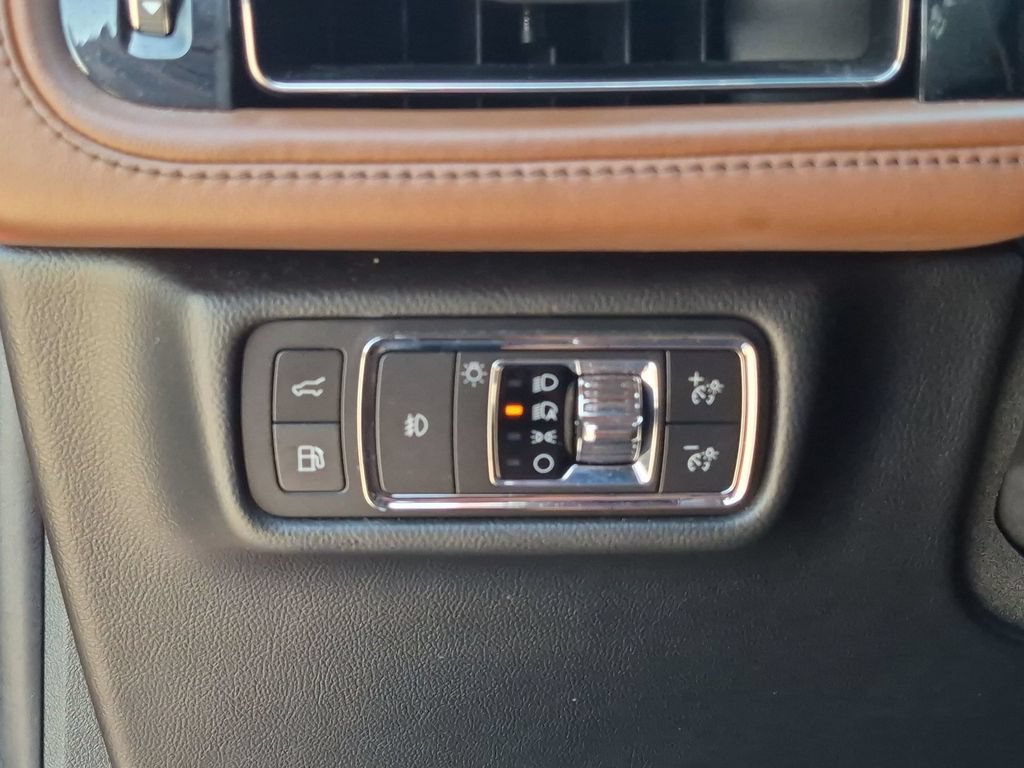 Used 2021 Lincoln Aviator Grand Touring w/ Elements Package Plus AWD/4WD image 19