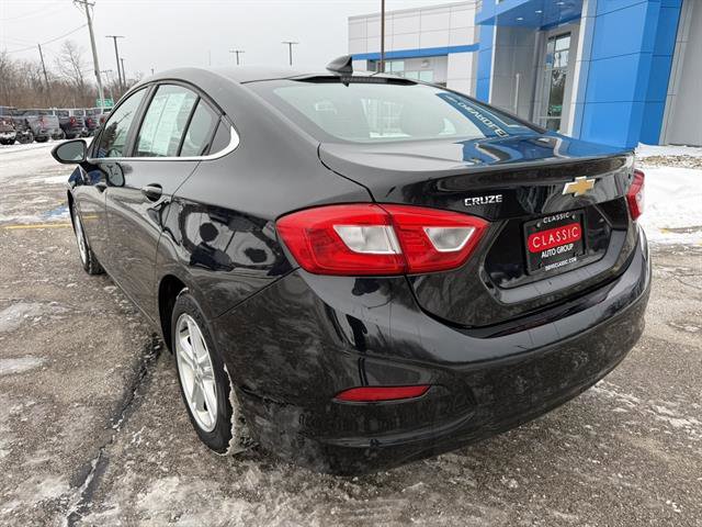 Used 2017 Chevrolet Cruze LT w/ Convenience Package image 4