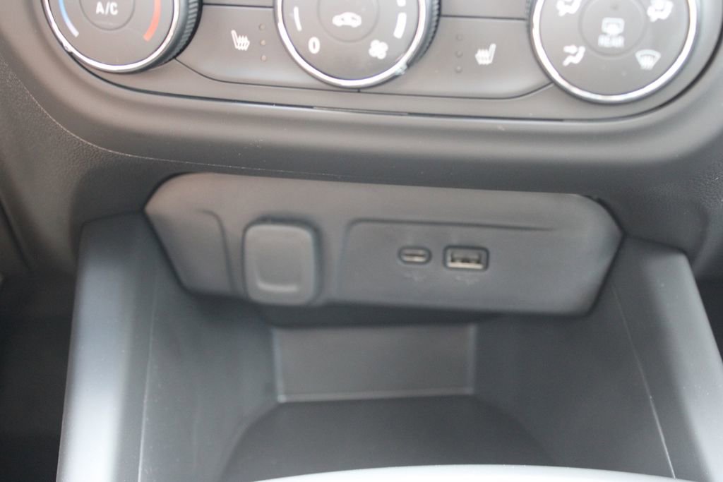 New 2026 Chevrolet Trax RS w/ Sunroof Package FWD image 37