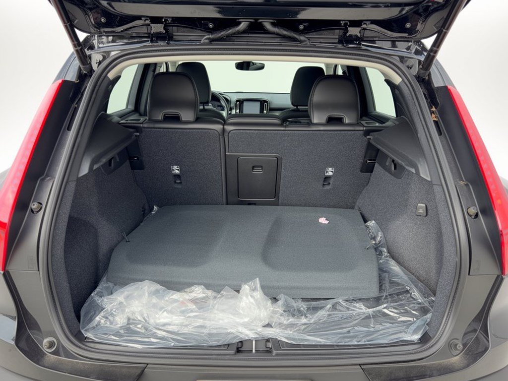 Certified 2026 Volvo XC40 B5 Plus w/ Protection Package Premier AWD/4WD image 28