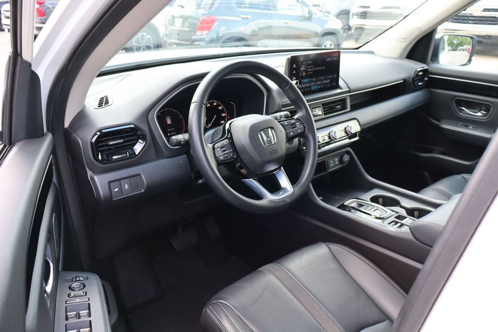 Used 2023 Honda Pilot Touring image 11