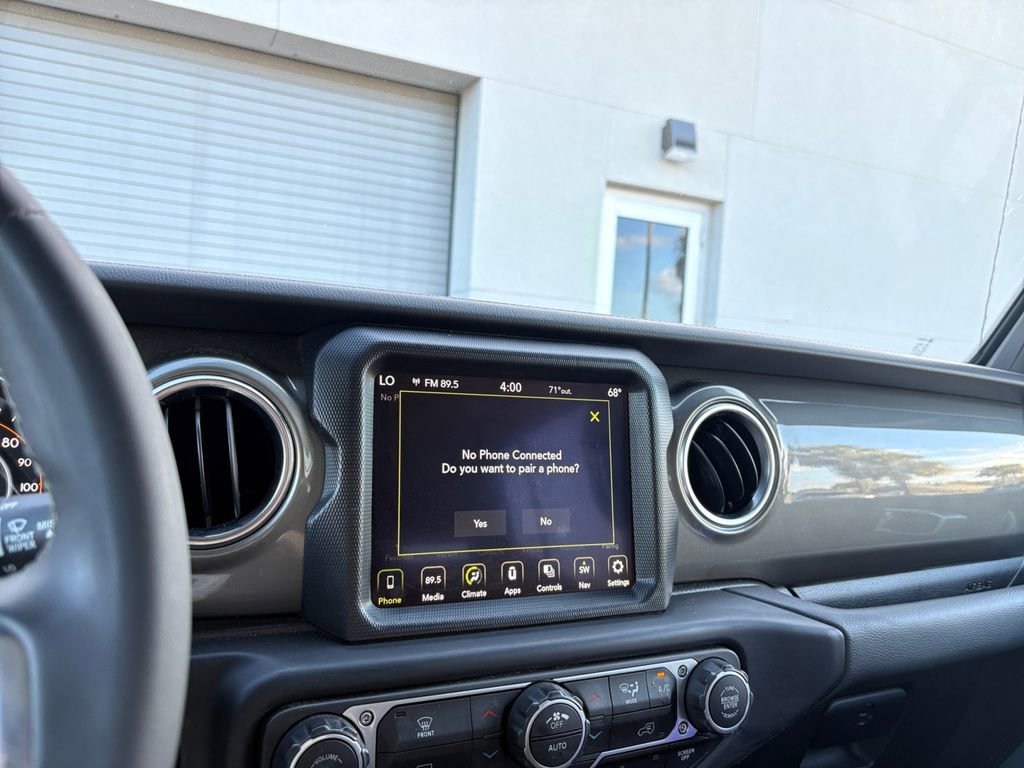 Used 2023 Jeep Wrangler Sahara image 17