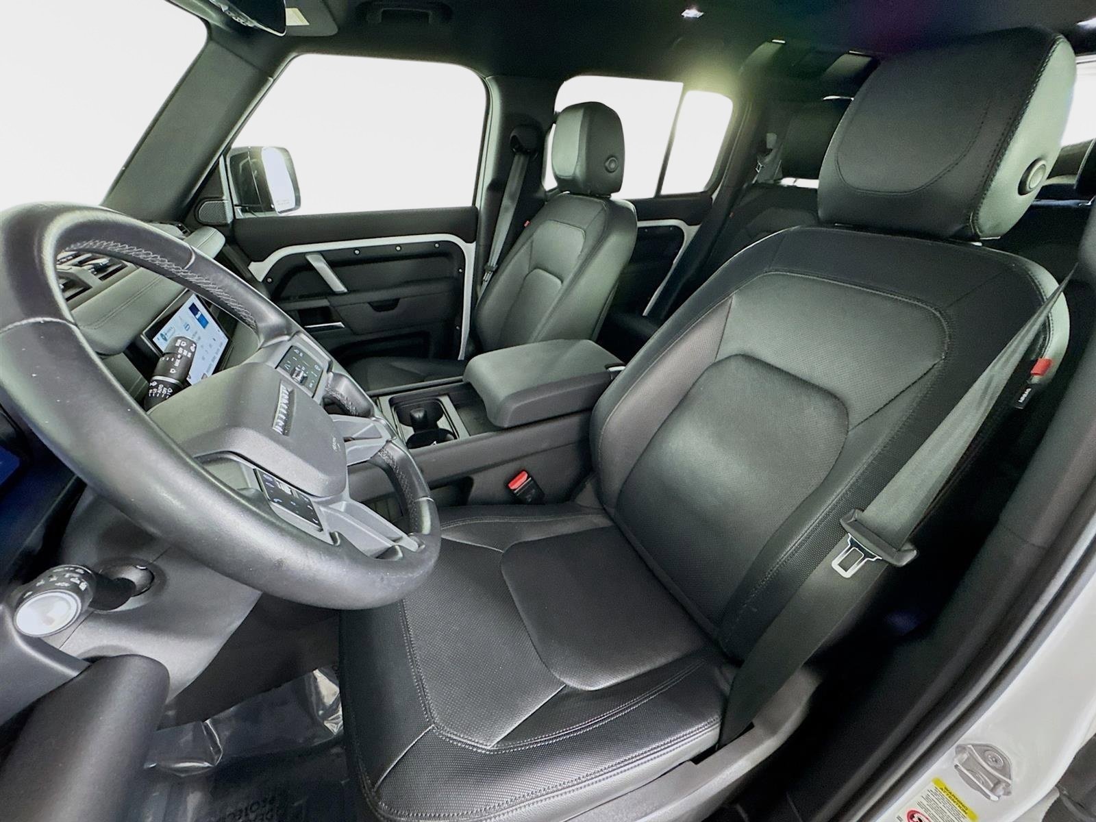 Used 2024 Land Rover Defender 110 X-Dynamic SE image 12