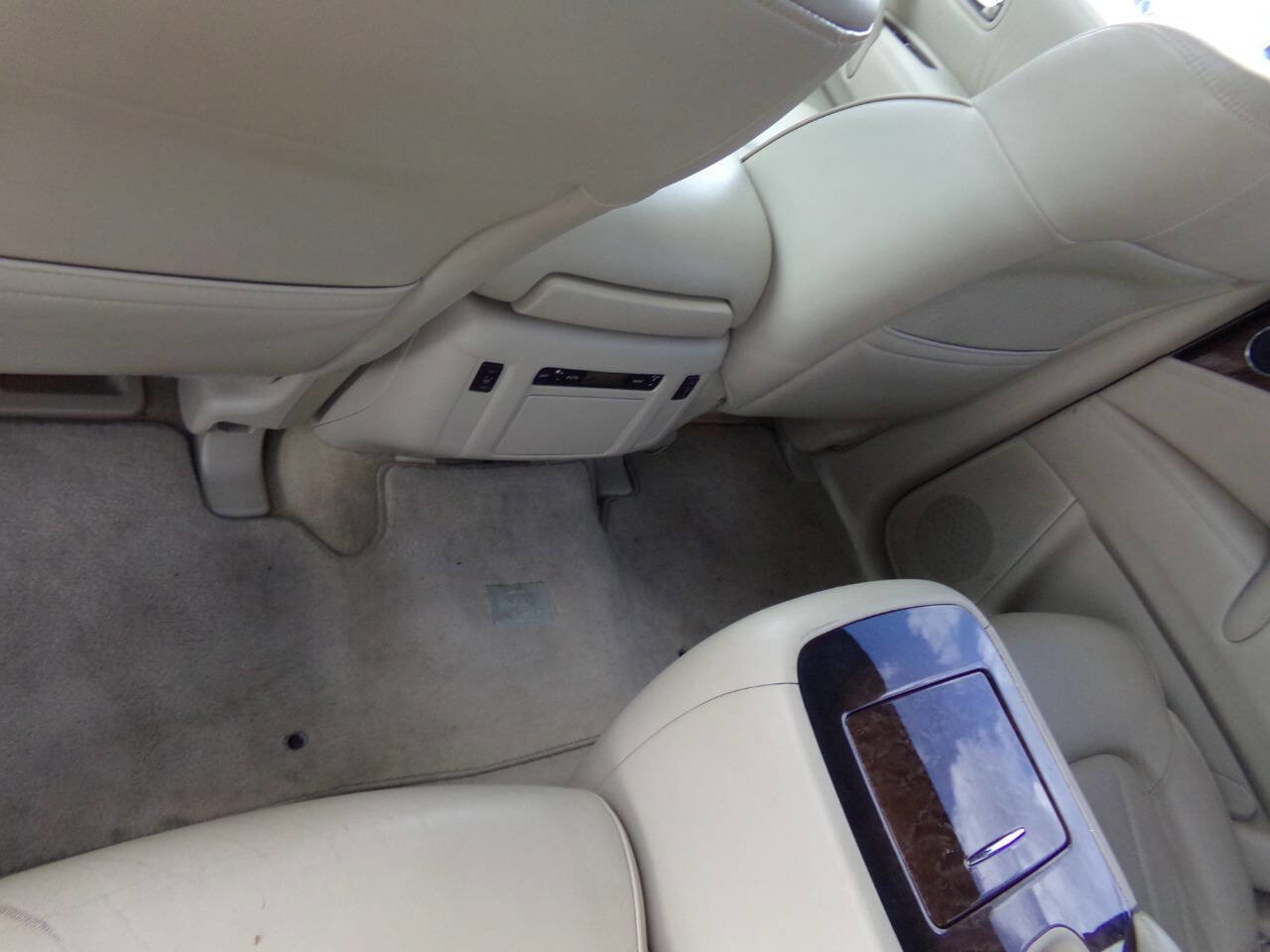 Used 2013 INFINITI QX56 4WD w/ Deluxe Touring Pkg image 17